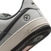 Air Force 1 x Yuto - "Os Clair et Gris Fer" Blanc/Gris Fer/Blanc/Lait de Coco

