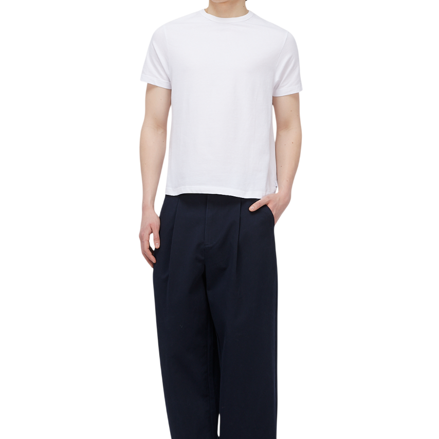 BOTTOMS_SP26_BAGGYCHINO_NAVY_MODEL_1-Photoroom.png