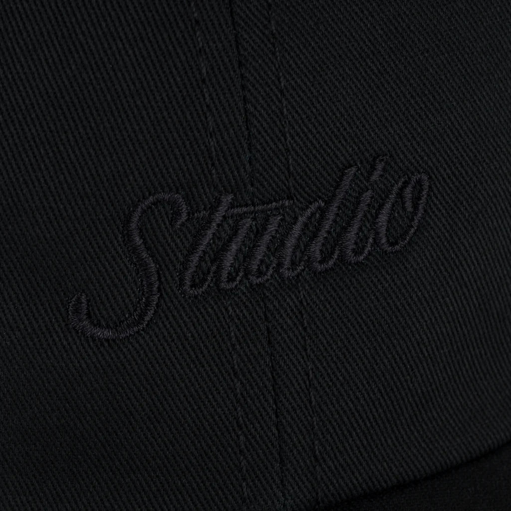 STUDIO_FW26_HATS_8405_1024x1024_7b0facf0-f673-4f45-9a3f-30bb0891d22d.webp
